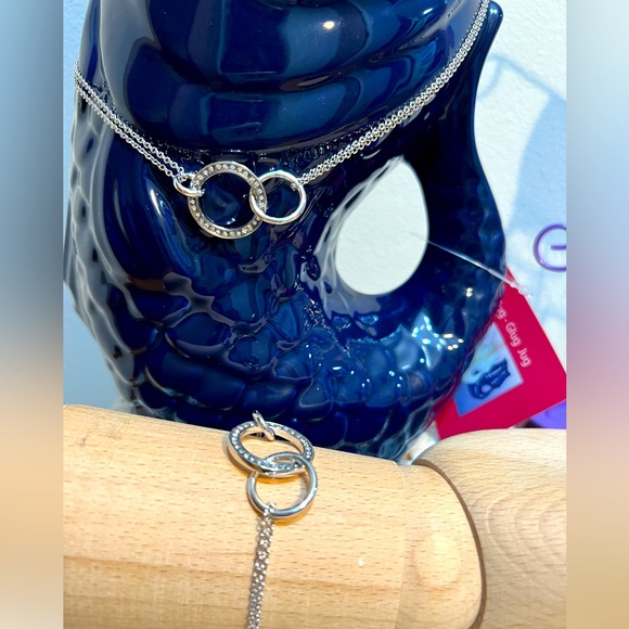 NWOT ADORE Fashion jewelry necklace and bracelet set - Picture 3 of 12